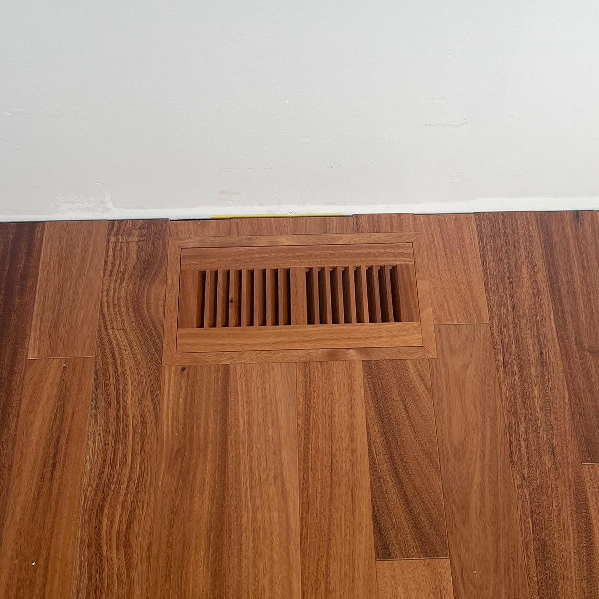Unfinished Amendoim Flush Mount Vents