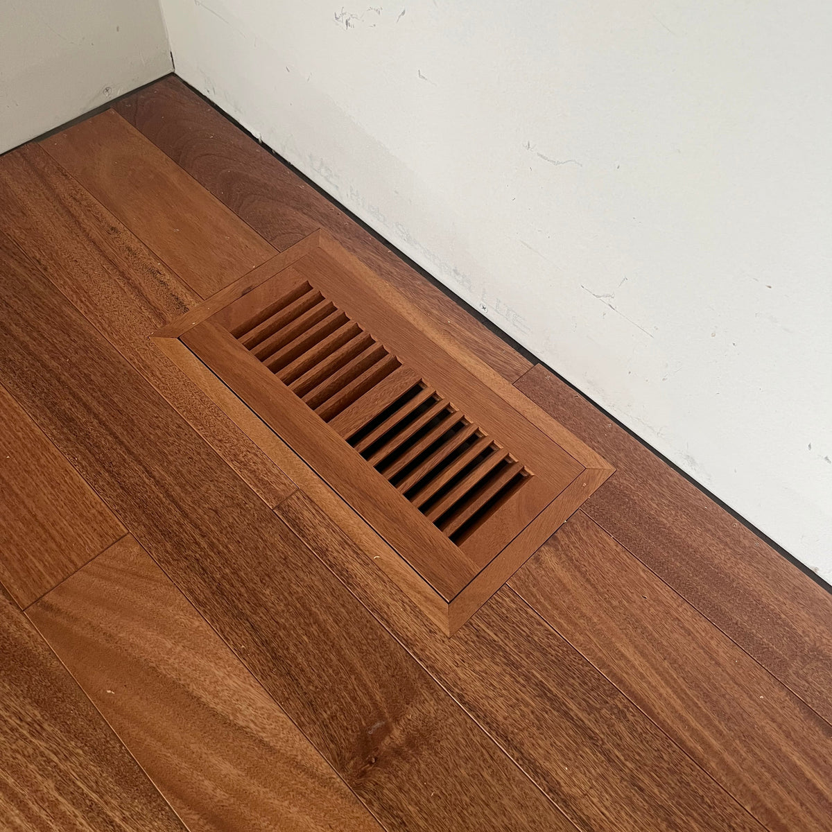 Unfinished Amendoim Flush Mount Vents