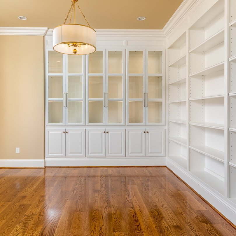 Unfinished Solid White Oak Plain Sawn Select & Better 5" - Pro Hardwood